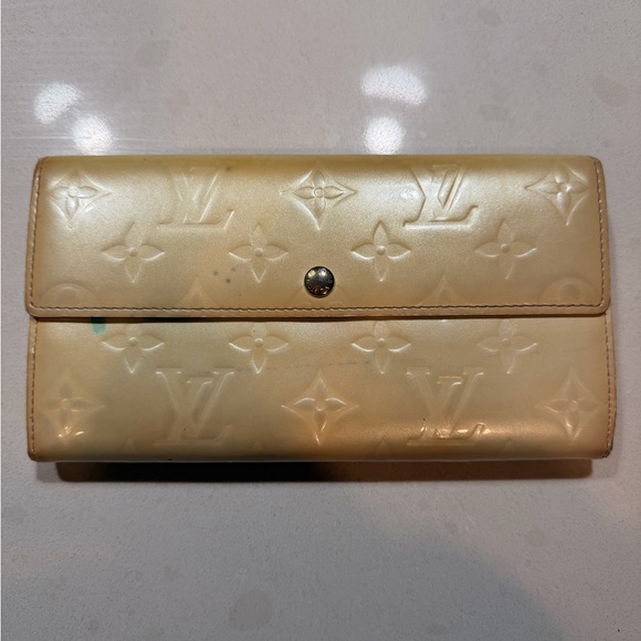 Louis Vuitton Handbags - Louis Vuitton Sarah Wallet Monogram Vernis Pearl Ivory Patent